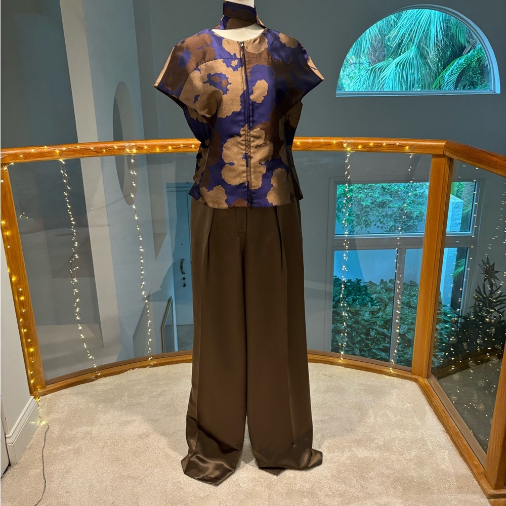 Escada silk set size 8 for the top and size 10 silk brown/gold pants